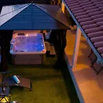 House Cute House With Jacuzzi