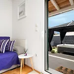 House Cute House With Jacuzzi Dugi Rat
