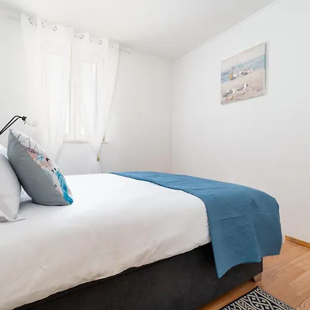 House Cute House With Jacuzzi Semesterbostad Dugi Rat