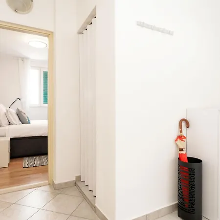House Cute House With Jacuzzi Semesterbostad Dugi Rat